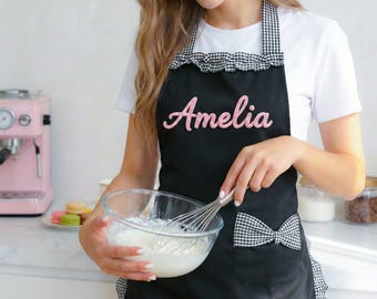 Personalized Apron : Ruffled Gingham Kitchen Apron, Custom Baking Gift for Mom