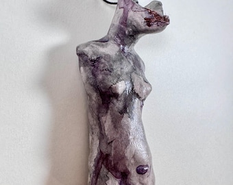 Bambola scultorea da appendere