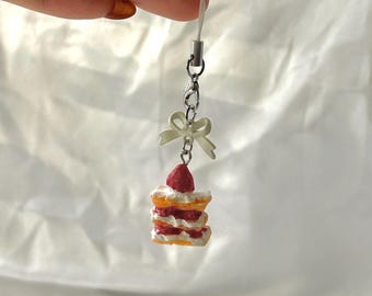 Mini ciondolo per telefono/fotocamera a forma di torta di fragole