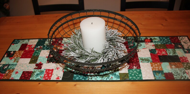 Holiday Cheer Quilted Table Runner NCU0DDK1313