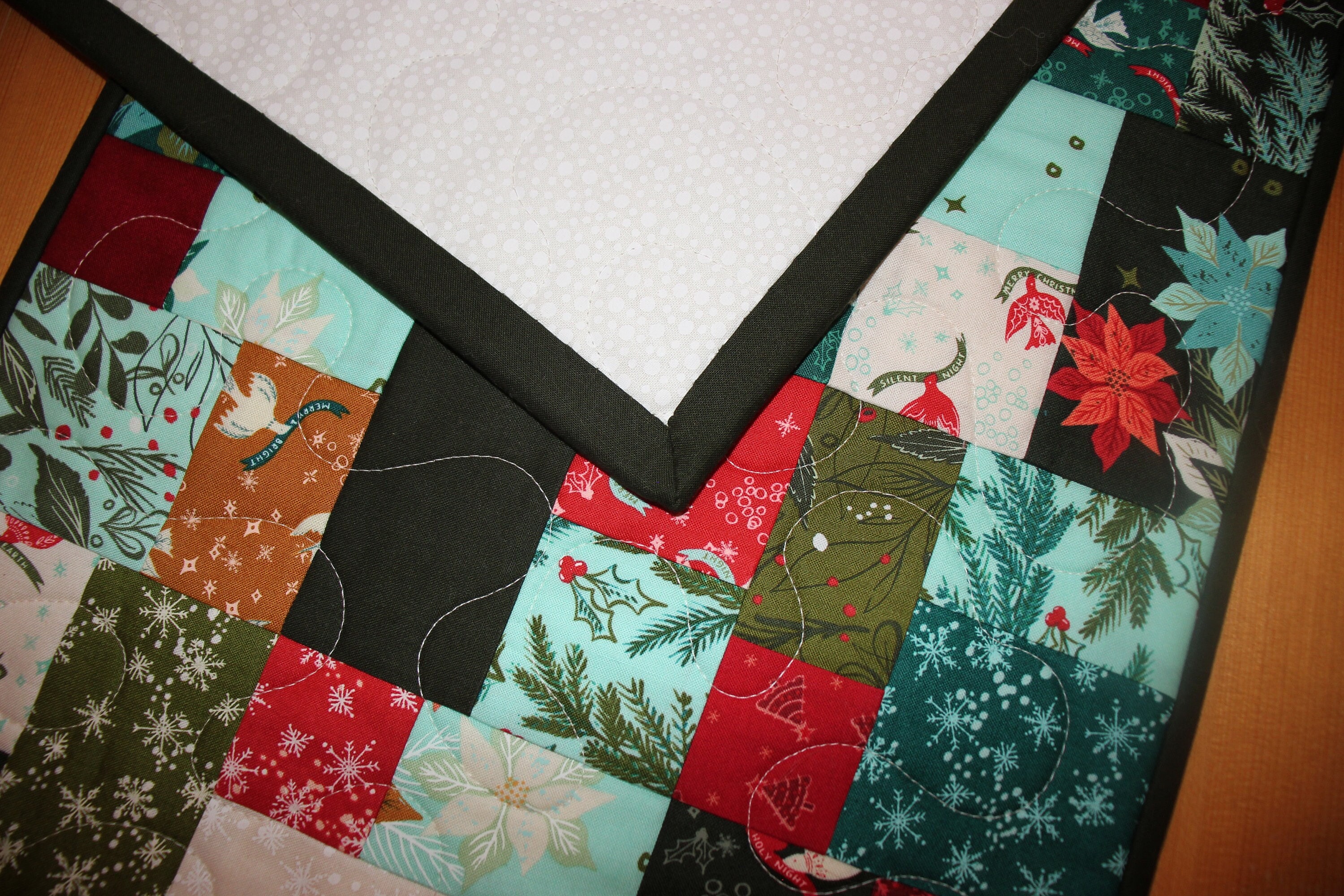 Cheer & Merriment Christmas Quilted Table Runner - Etsy