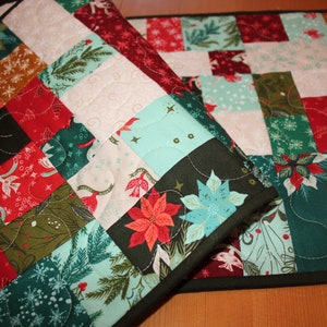 Holiday Cheer Quilted Table Runner NCU0DV1070