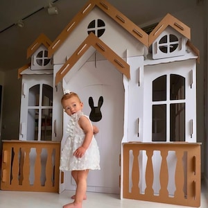 Casa de juegos con forma de castillo de princesa. Casa de cartón de tamaño natural. Casa de juegos infantil con forma de fortaleza. Casa de juegos creativa para niños. Casa hecha a mano