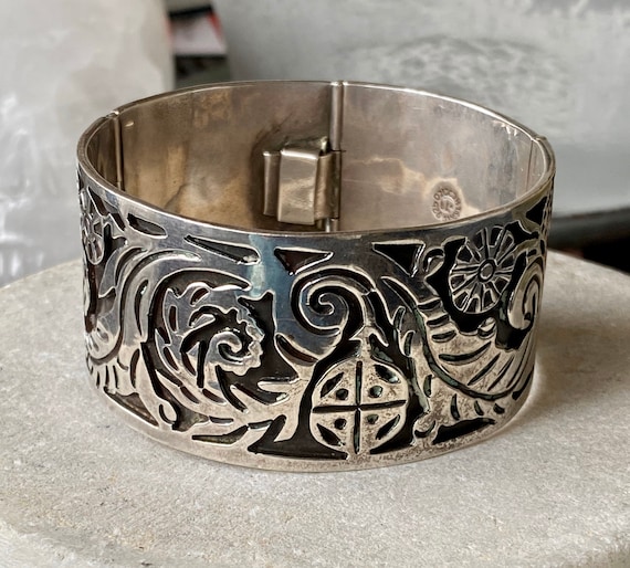 Bold Beautful Mexican Carved Sterling Silver Tribal Aztec Vintage