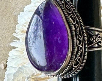 Deep Purple Amethyst Tear Drop Cabachon Sterling Silver Vintage Ring