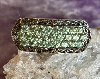 Sterling Silver Peridot Ring – Scrollwork Band Three Row Faceted Green Gemstone Vintage Statement
