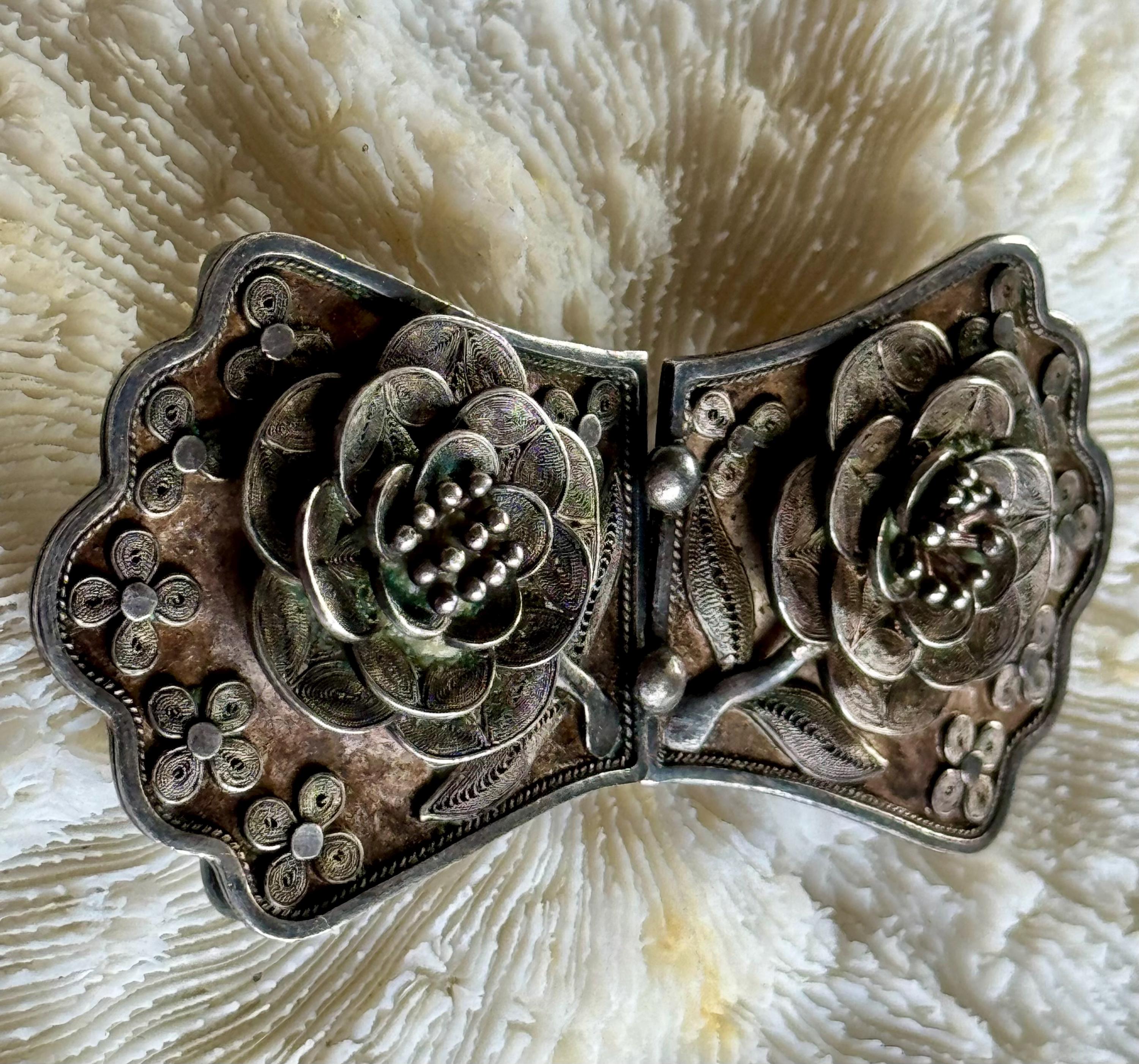Vintage silver Mesh flower buckle belt size XS Amazon.com: HHH Designs Silver Floral Fleur-de-Lis Belt  main image 2