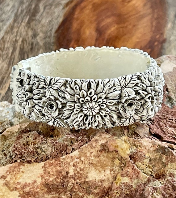 Floral Carved Celluloid  Vintage Clamper Bangle B… - image 4