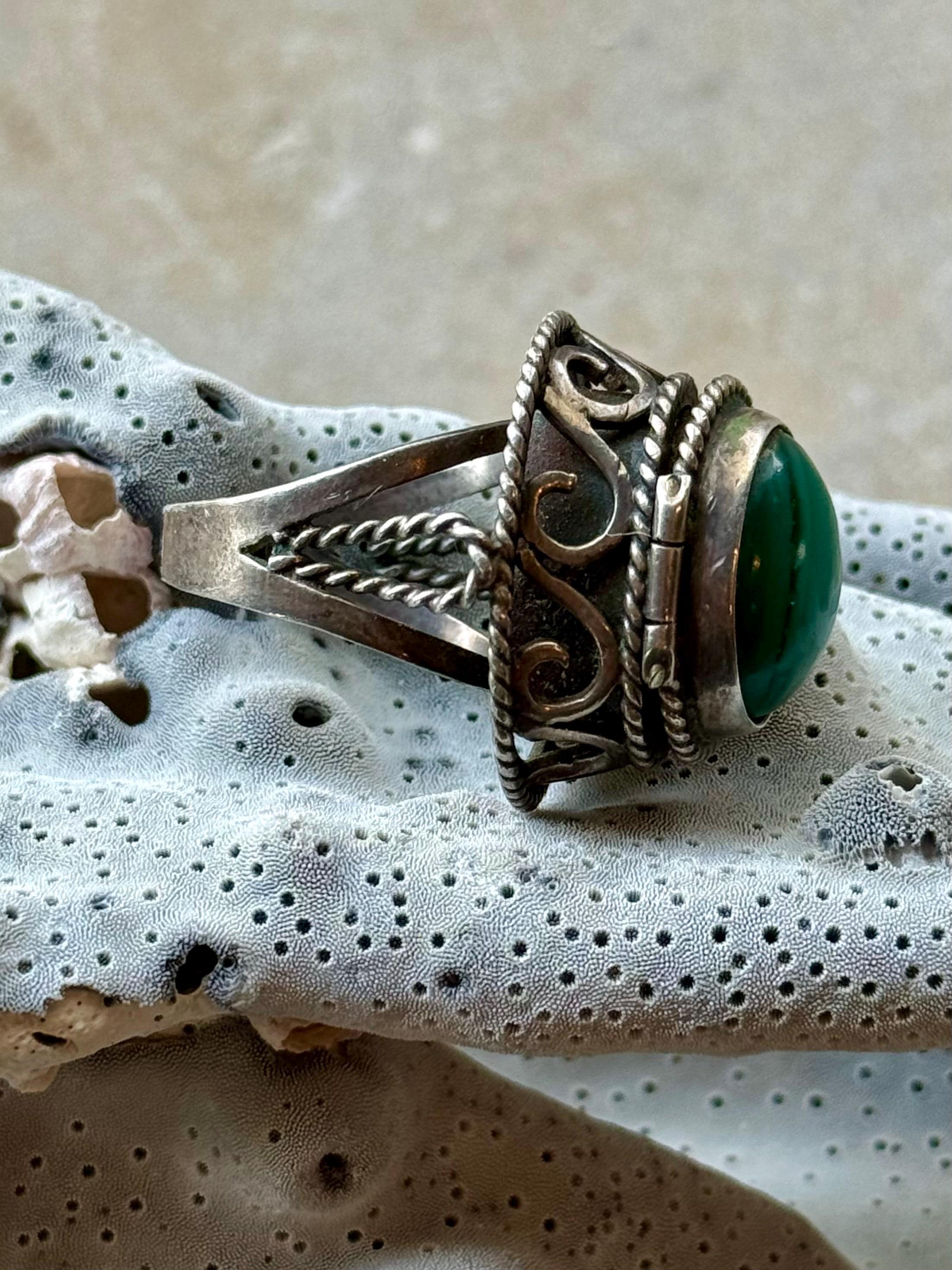 Beautiful 1940s Sterling Silver Green Malachite Cabochon Vintage