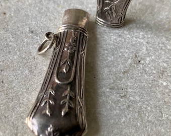 Schöne geprägte Sterling Silber viktorianischen Flasche Nähen Pin Halter antike Halsketten-Anhänger