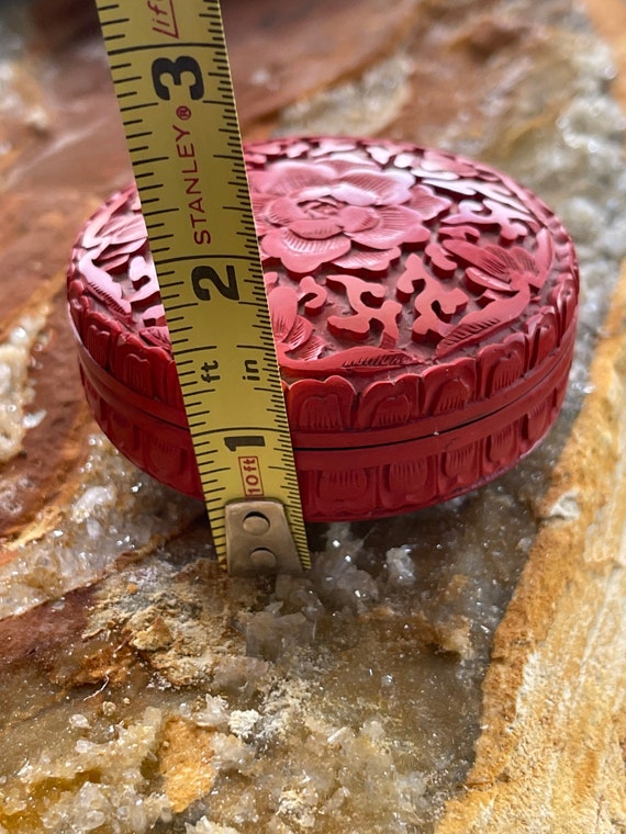 Deeply carved red cinnabar vintage jewelry trinke… - image 3