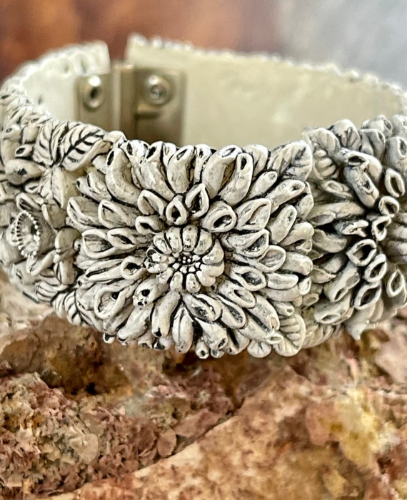 Floral Carved Celluloid  Vintage Clamper Bangle B… - image 9