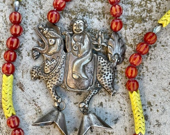 美しい古い中国の銀製賢者フォドラゴン黄色とオレンジ樹脂彫刻貿易