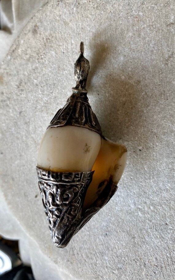 Beautiful Tibetan Conch Shell Embossed Tribal Sil… - image 4