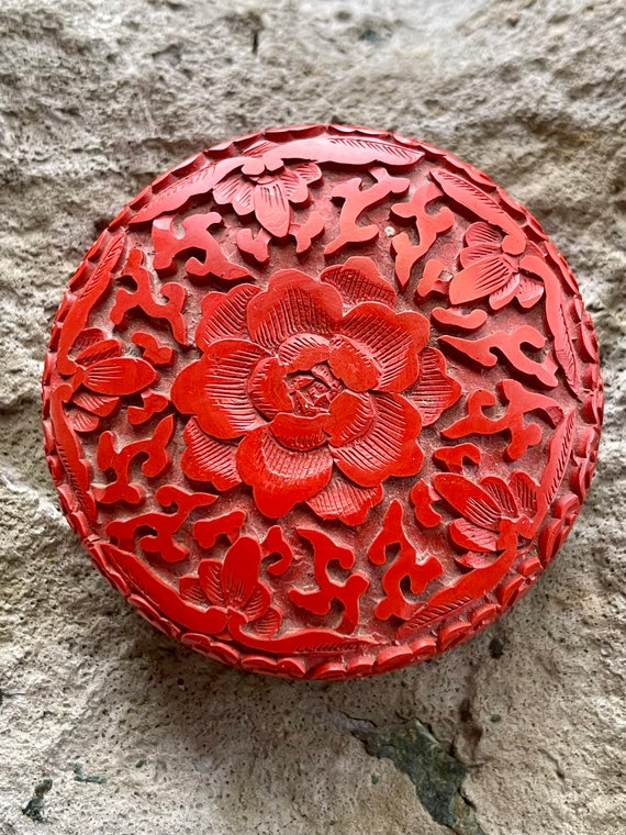 Deeply carved red cinnabar vintage jewelry trinke… - image 5