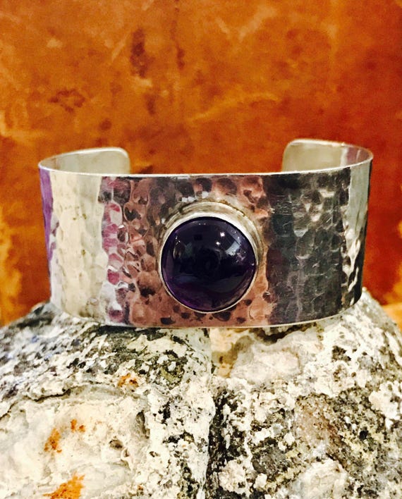 Vintage Beautiful Purple Amethyst Hammered Design Ring 925 Sterling RG 1650