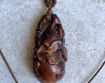 Beautiful Old Chinese Carved Wood Brown Silk Vintage Necklace