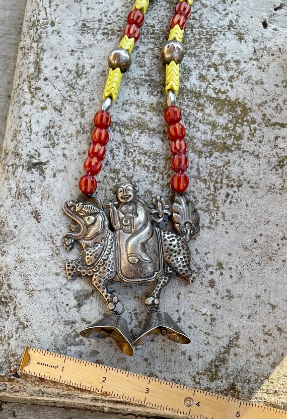 美しい古い中国の銀製賢者フォドラゴン黄色とオレンジ樹脂彫刻貿易