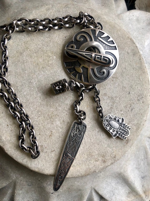 美しいスターリングシルバーの難解なトーテムシンボルのヴィンテージ