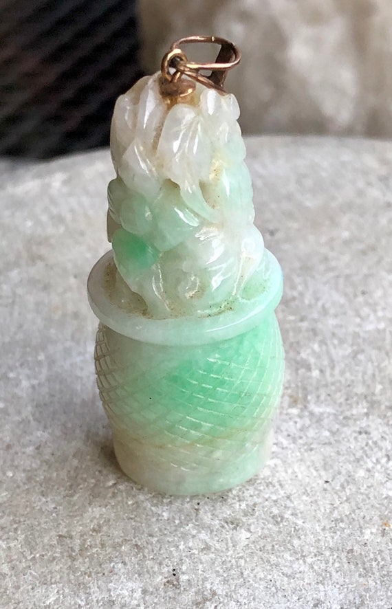 Beautiful Chinese Carved  Jade 14kt Gold Vintage P