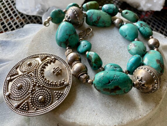 Bold Beautiful Ethnographic Crescent Moon Star ch… - image 2