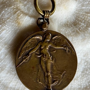 Collier pendentif médaille de la victoire européenne Art nouveau sur la Première Guerre mondiale