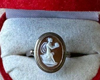 Lovely Authentic 1920s Italian Art Deco Carved Sheill Silver Antique Cameo Ring