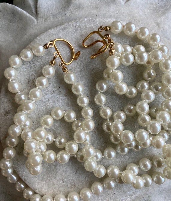 Stunning Lustrous Pearl Multi Hand Knotted Silk Strand 14kt Gold Vintage Bid Necklace
