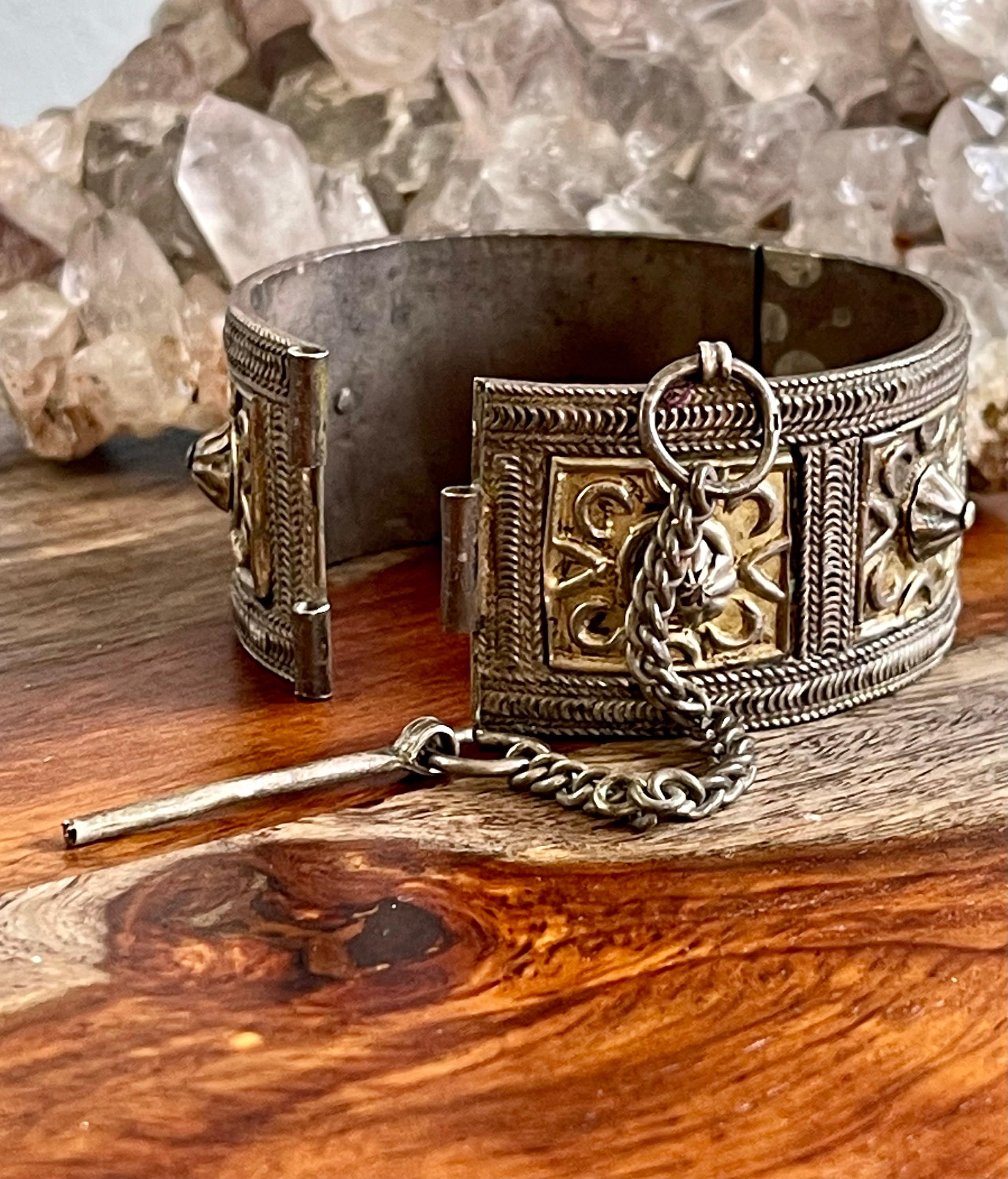 Middle Eastern Ethnographic Tribal Silver Antique Vintage Bracelet 