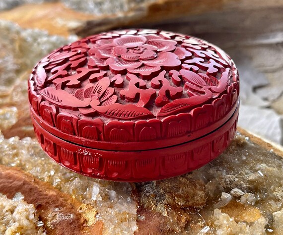 Deeply carved red cinnabar vintage jewelry trinke… - image 7