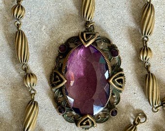 Auténtico collar antiguo vintage con cuentas de latón y cristal checo facetado de amatista púrpura estilo Art Déco