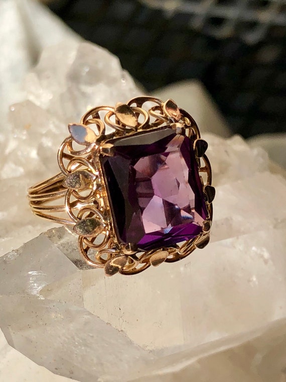 Circa 1940s Art Deco 14K Alexandrite Color Changing Purple Sapphire Vintage Art Deco Ring