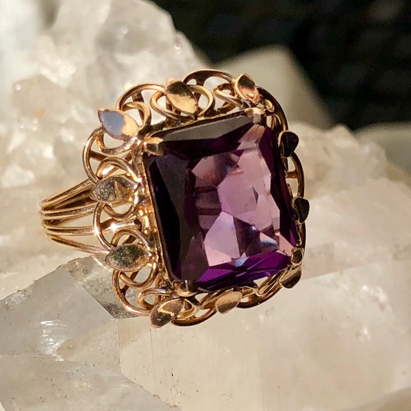 Circa 1940s Art Deco 14K Alexandrite Color Changing Purple Sapphire Vintage Art Deco Ring