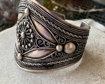 美しい古い部族のスターリングシルバーのヴィンテージカフブレスレット