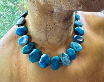 Artisan Apatite Bib Collar Necklace – Peacock Blue Gemmy Stone Brass Cube Gold Fill Festoon