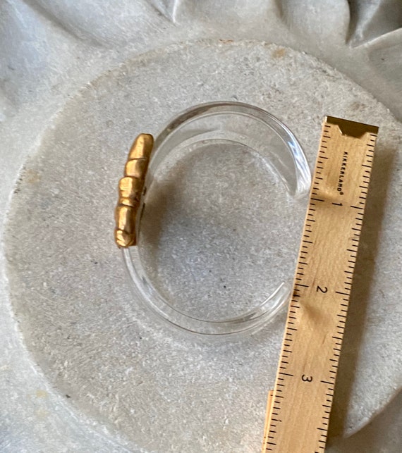 Beautiful Modernist Lucite Sculpted Brass Vintage… - image 4