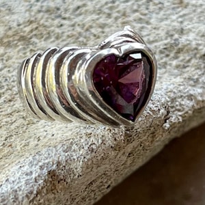 Beautiful Purple Amethyst Heart Sculpted Sterling Silver Vintage Ring