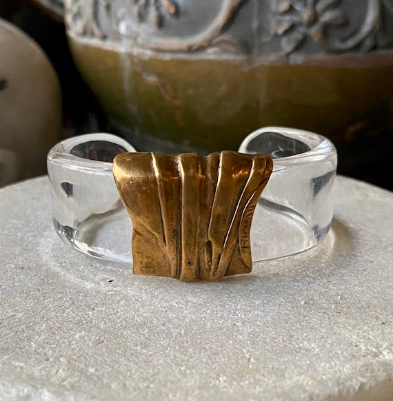 Beautiful Modernist Lucite Sculpted Brass Vintage… - image 1