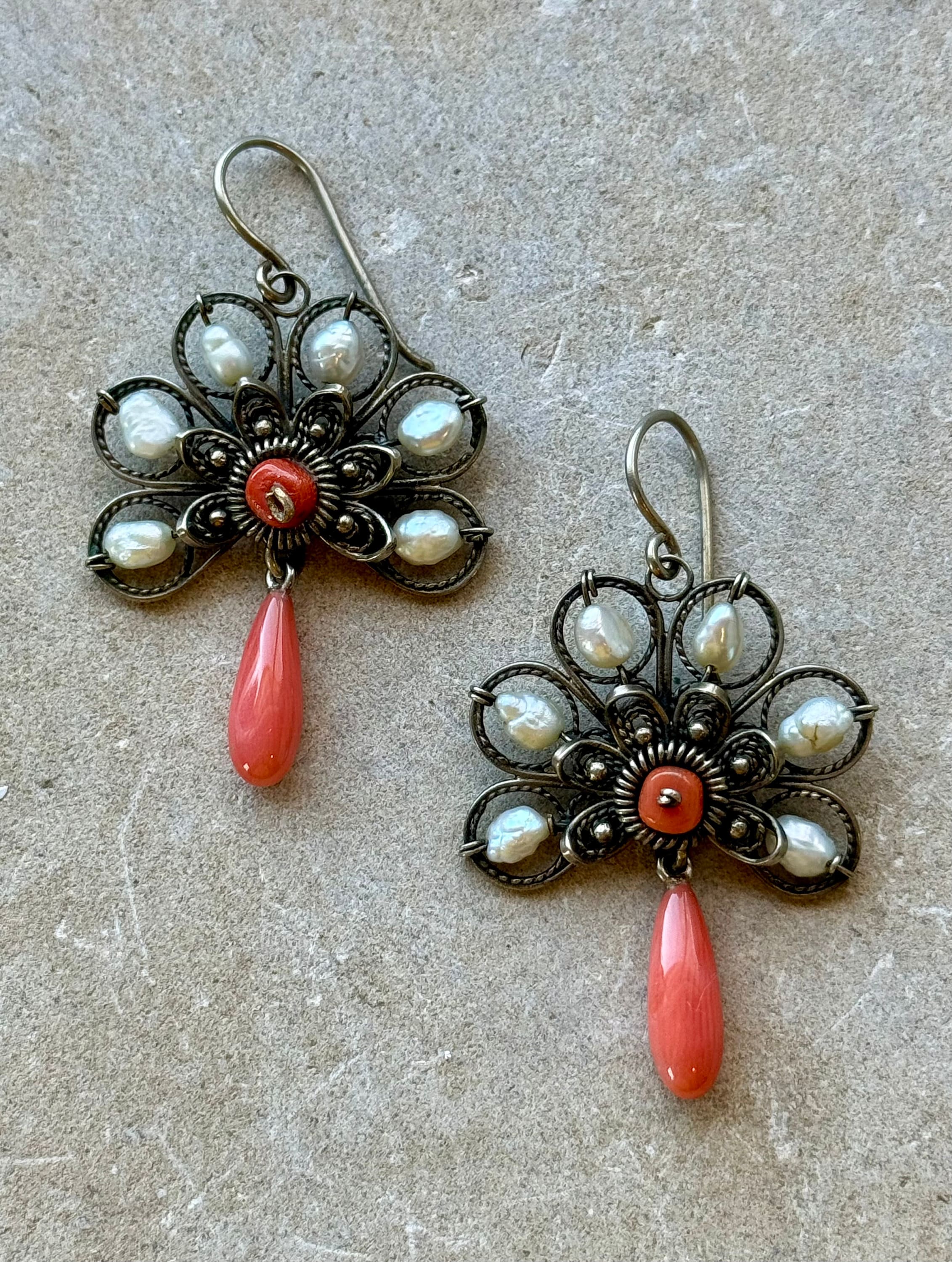 Boucles D'oreilles Anciennes En Corail Et Argent/vermeil - Bijou Vintage D'occasion
