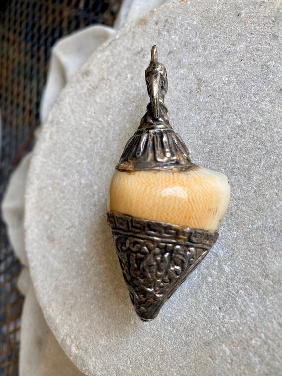 Beautiful Tibetan Conch Shell Embossed Tribal Sil… - image 6