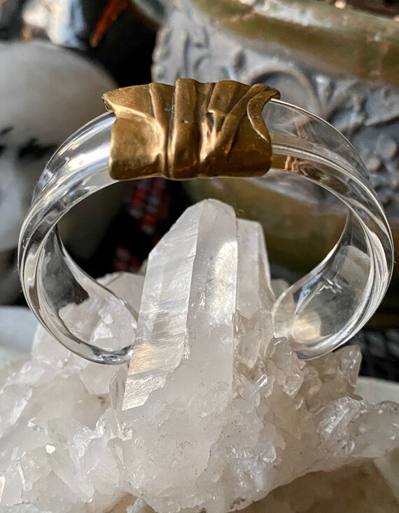 Beautiful Modernist Lucite Sculpted Brass Vintage… - image 3