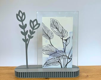 Modern card holder with flower | 3D-printed from PLA | For photos, postcards & place cards | Japandi decoration | Wedding