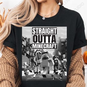 Camiseta de personaje de juego Straight Outta Pixel (Png), estilo de dibujos animados (Png) de personajes principales de películas, foto grupal, camiseta de escuadrón de jugadores de píxeles (Png), película (Png)