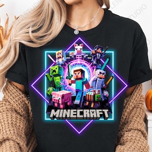Film di tendenza PNG, personaggi principali del film, foto di gruppo in stile cartone animato PNG, maglietta del personaggio del gioco, maglietta Pixel Gamer Squad PNG