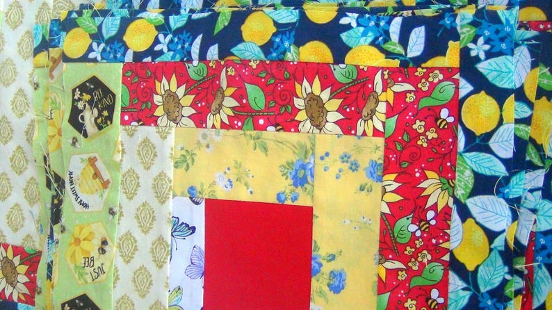 20 HUGE Already Pieced Log Cabin Quilt Top Blocks Sunflowers Honey Bees Lemons Patchwork Red Centers Traditional Finished Quilting Sewing image 3