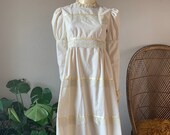 Vintage victorian renaissance style white ivory wedding Dress S XS 1970s 70s
