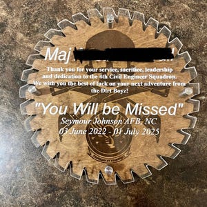 Placa de despedida militar personalizada
