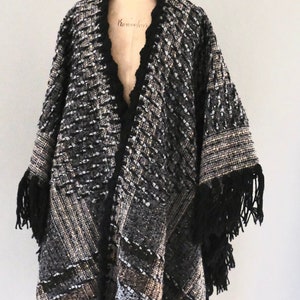 Vintage Irish Handwoven Donegal Tweed cape 80s 1980s Heavy textured all wool craft folk. Donegal Studio Greys