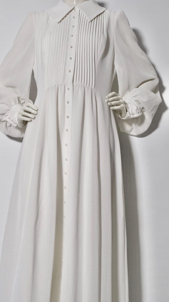 Norma Tullo Vintage 1970s White Crepe Pearl Butto… - image 6