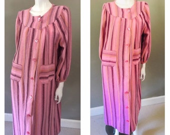 Vintage 1970s housecoat pink stripes midi length pockets! Over dress size uk10-12